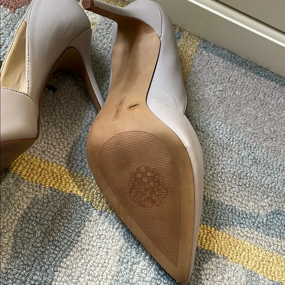 Vince Camuto Tan Pointed-Toe Heels Sleek Design - Picture 3 of 6